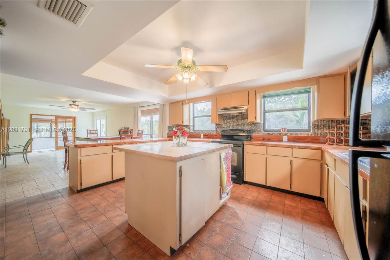 576 Marshall Rd , West Palm Beach, FL 33413 Photo