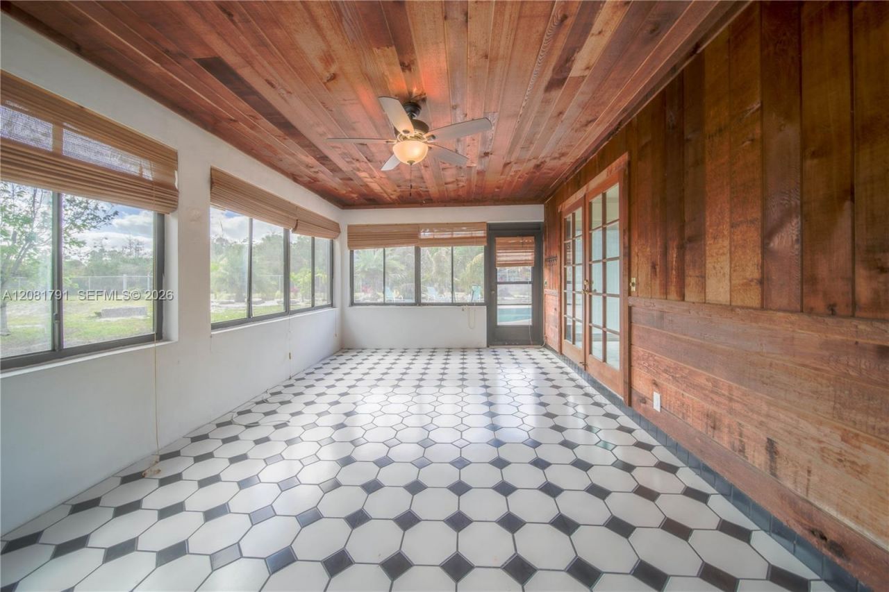 576 Marshall Rd , West Palm Beach, FL 33413 Photo