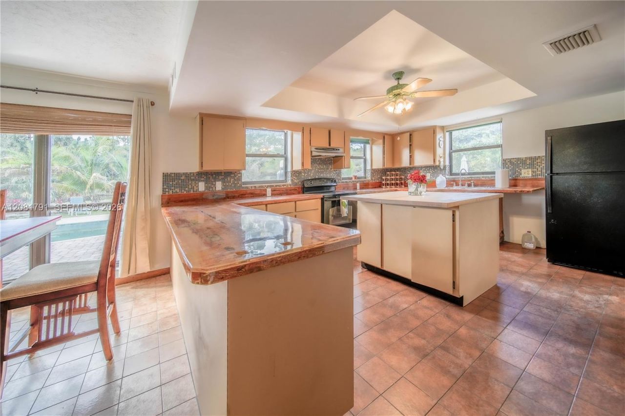 576 Marshall Rd, West Palm Beach, FL 33413 Photo