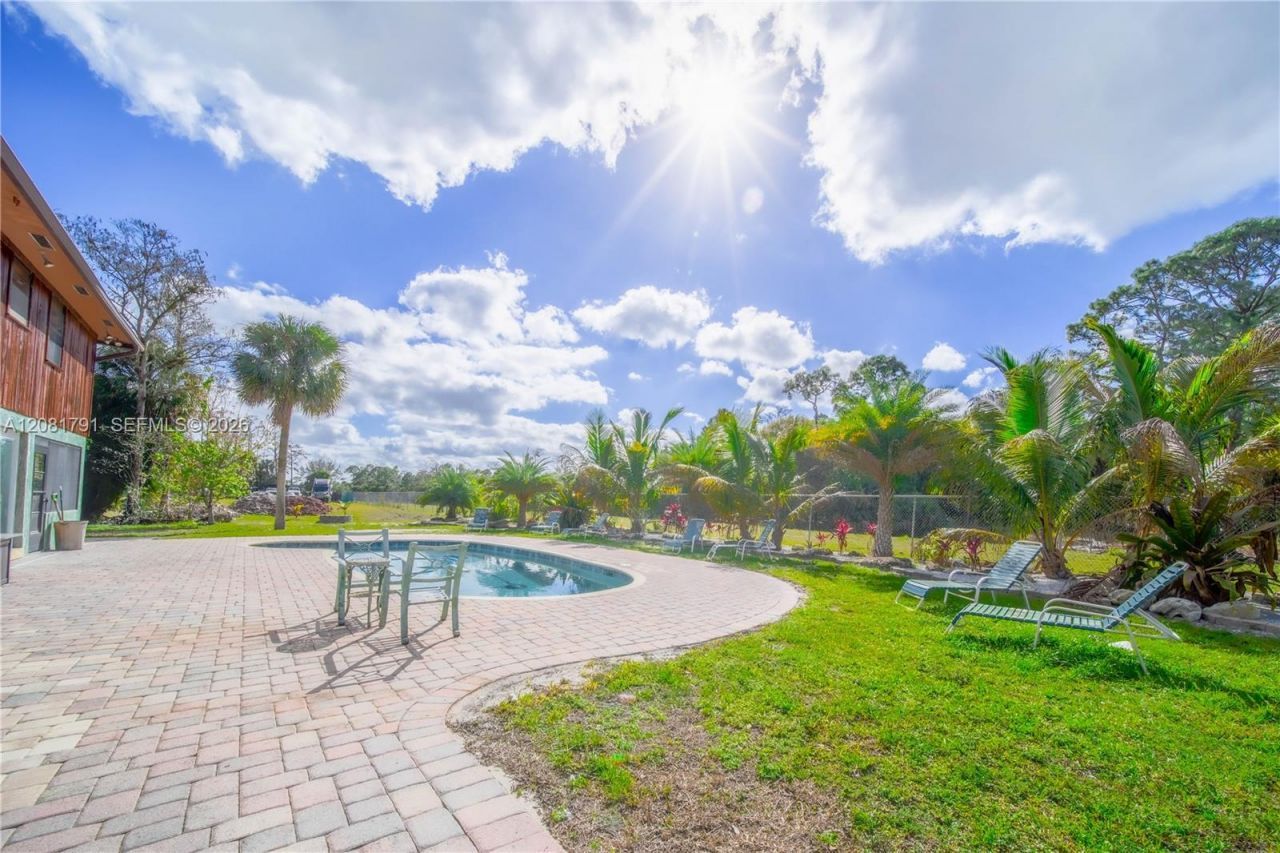 576 Marshall Rd, West Palm Beach, FL 33413 Photo
