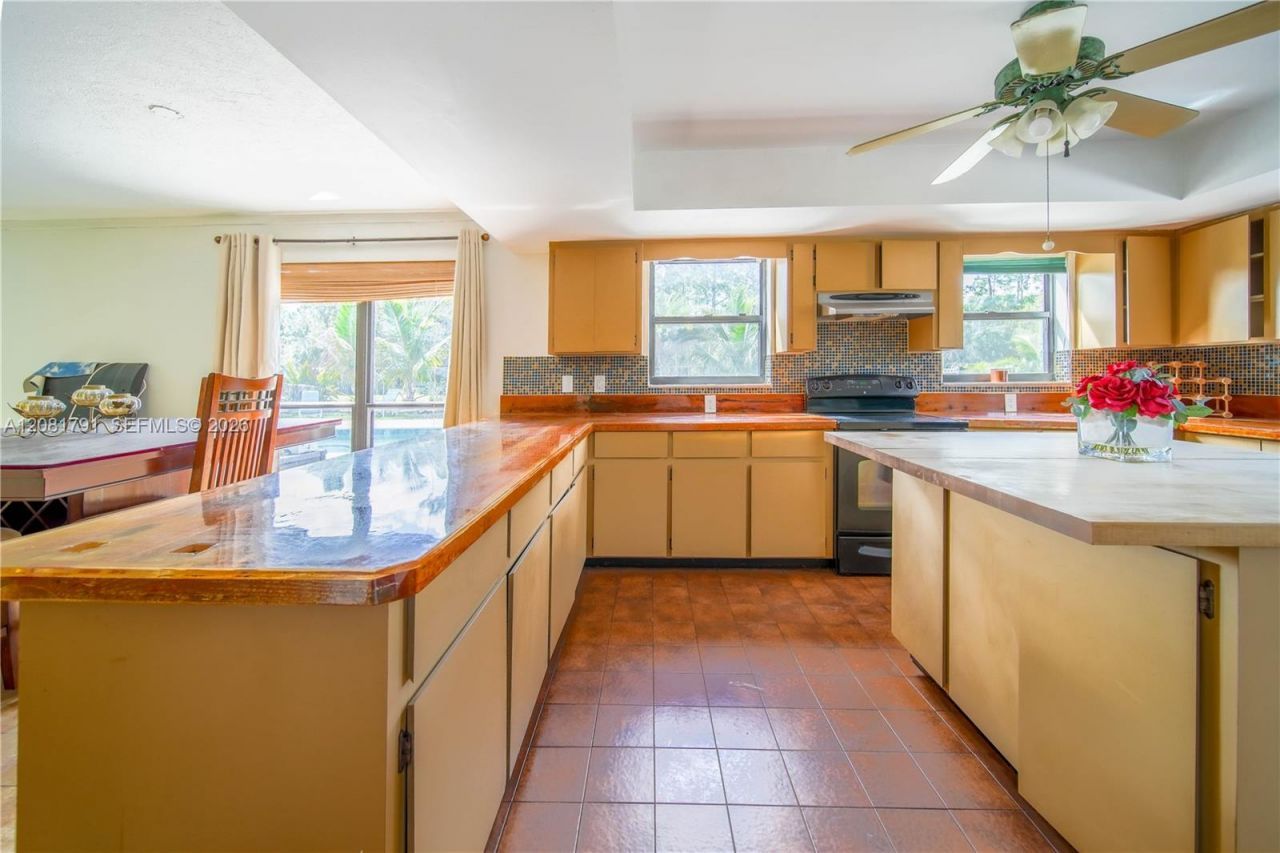 576 Marshall Rd , West Palm Beach, FL 33413 Photo