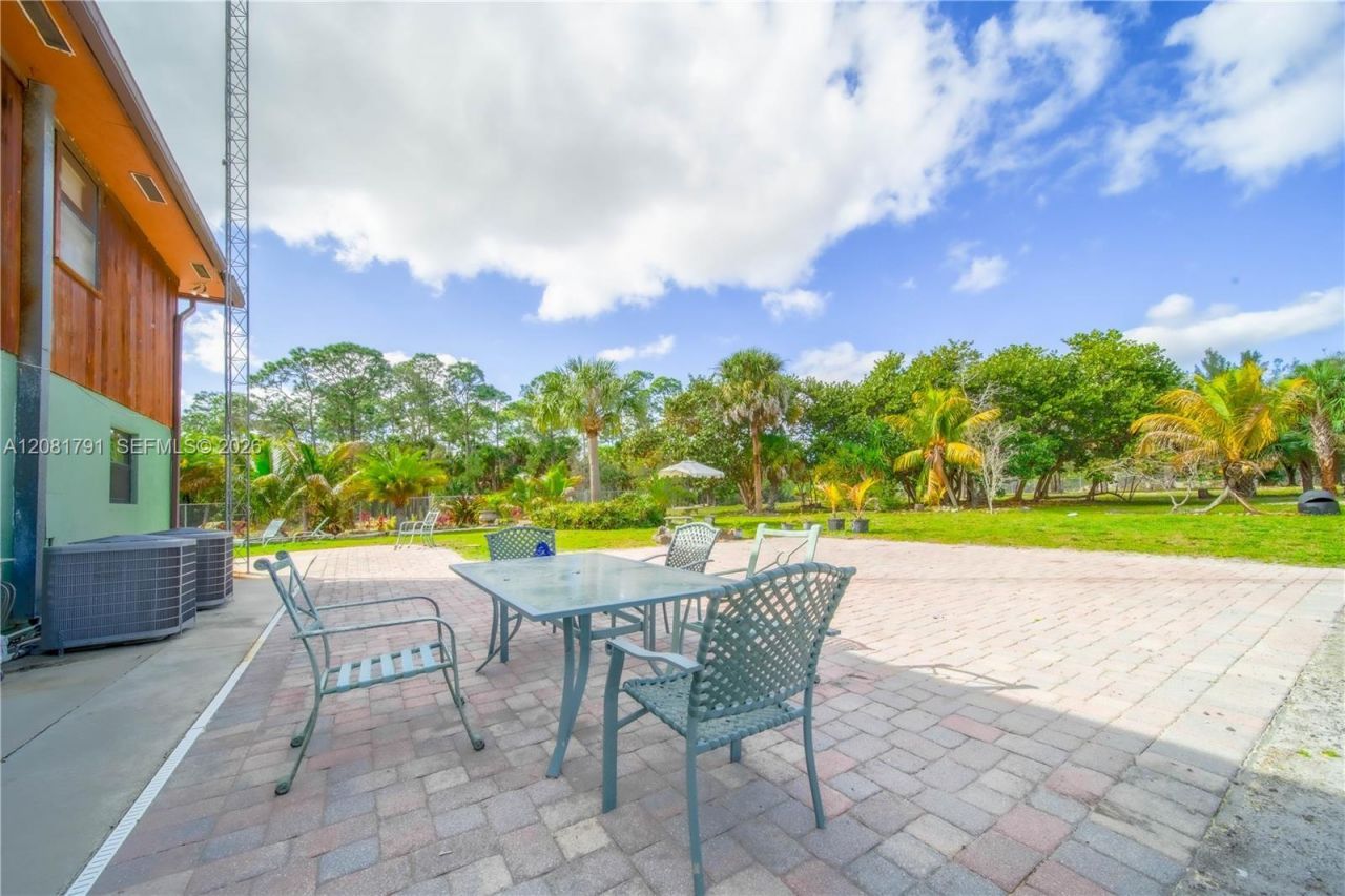 576 Marshall Rd, West Palm Beach, FL 33413 Photo