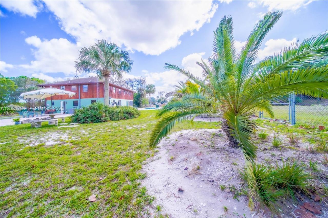 576 Marshall Rd , West Palm Beach, FL 33413 Photo