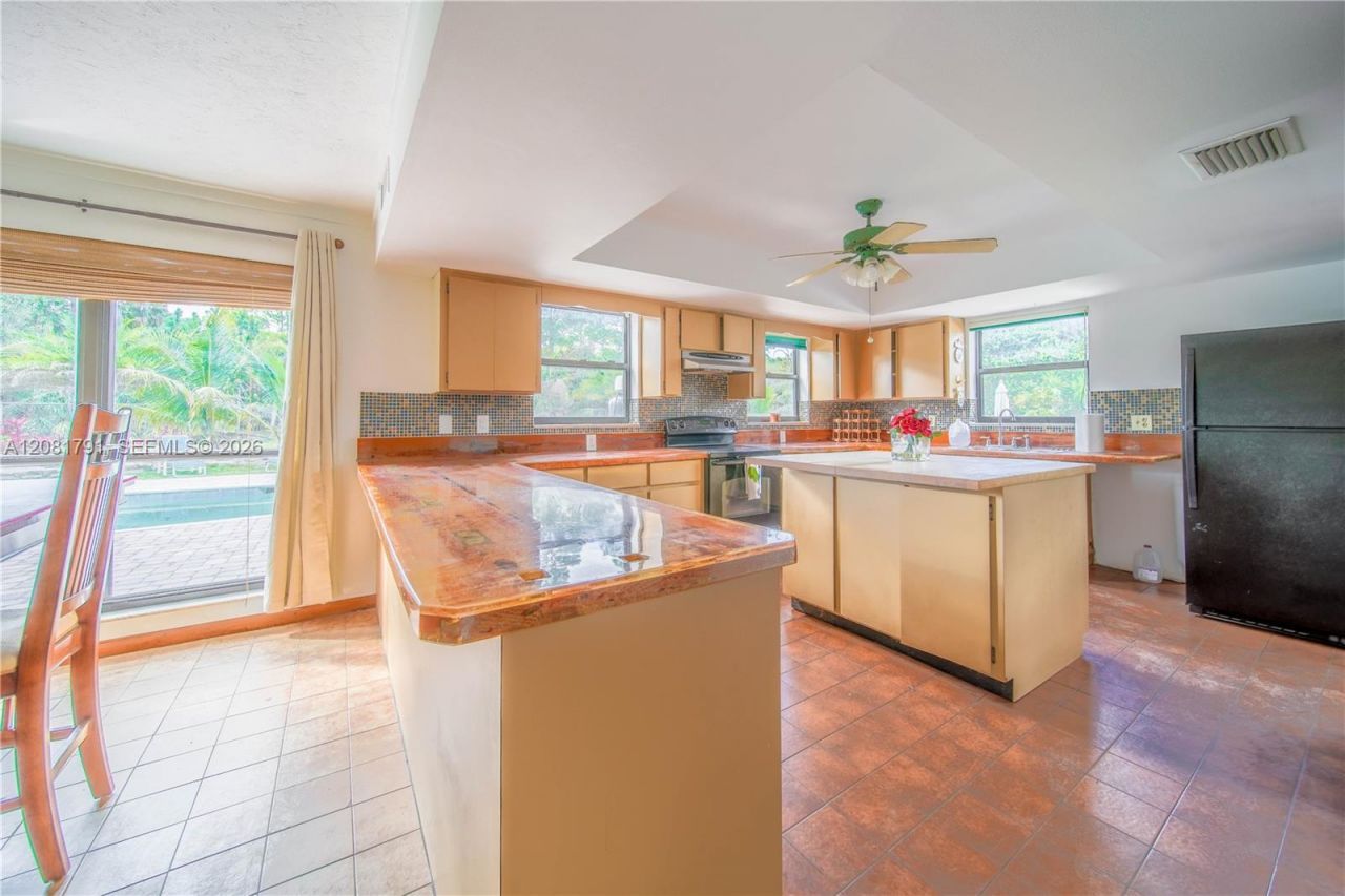 576 Marshall Rd , West Palm Beach, FL 33413 Photo