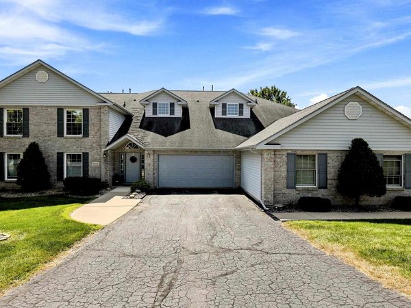 3274 Lake Ridge Drive, Unit D, Dubuque, IA 52003