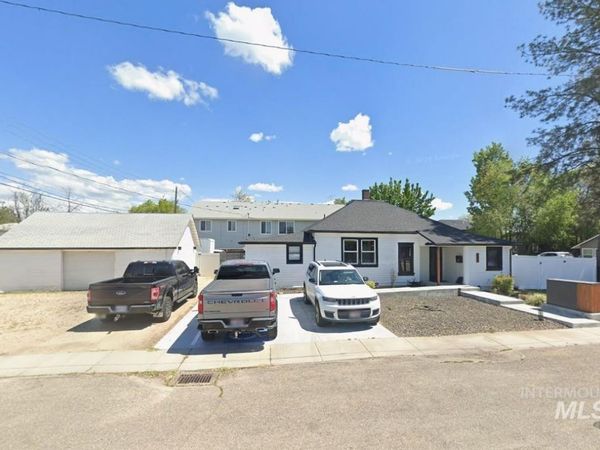 306 E 2nd St, Meridian, ID 83642