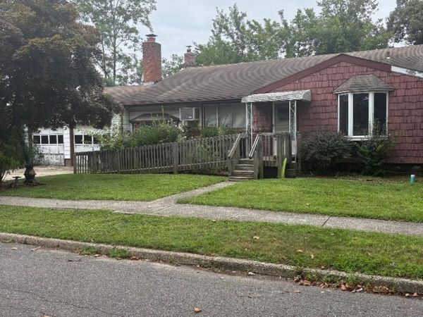 1 Cherokee Street , Massapequa, NY 11758