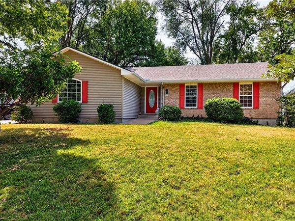 105 W South Street, Spring Hill, KS 66083