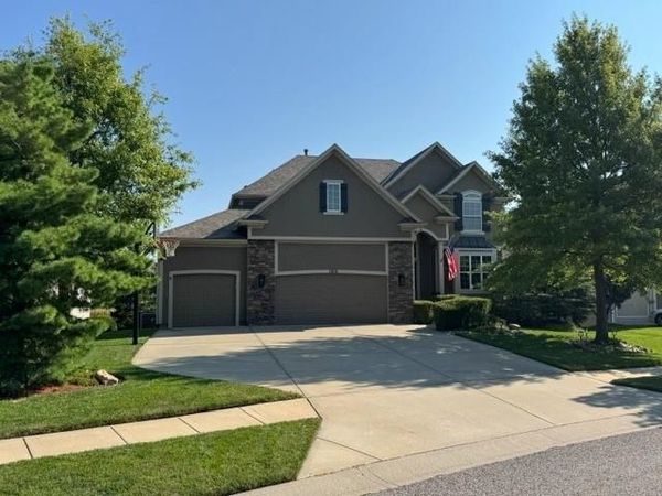 11018 W 163rd Terrace, Overland Park, KS 66062