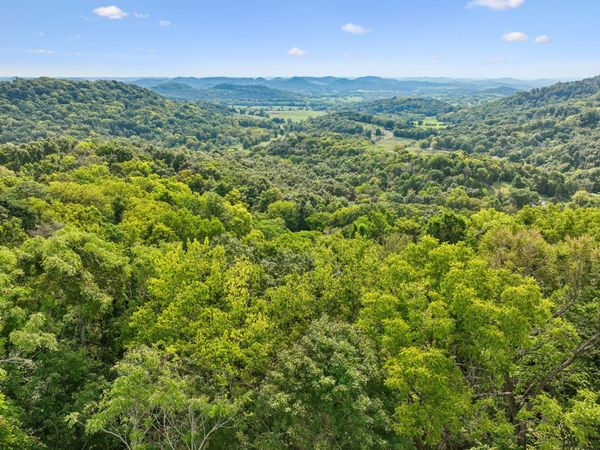2100 Hawkins Branch Rd, Bethpage, TN 37022