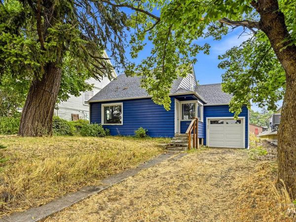 512 N Main St, Moscow, ID 83843