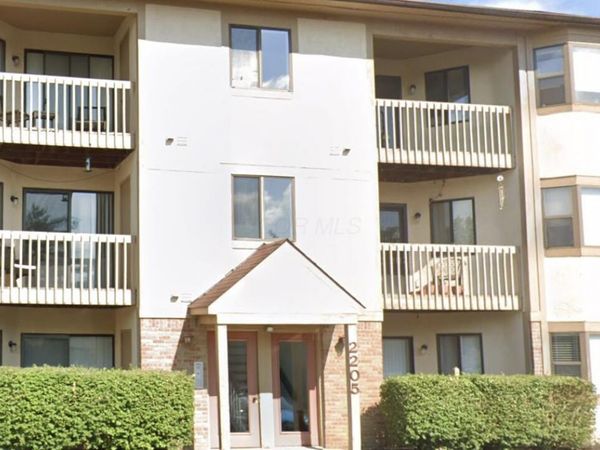 2205 Hedgerow Road, Unit 2205D, Columbus, OH 43220