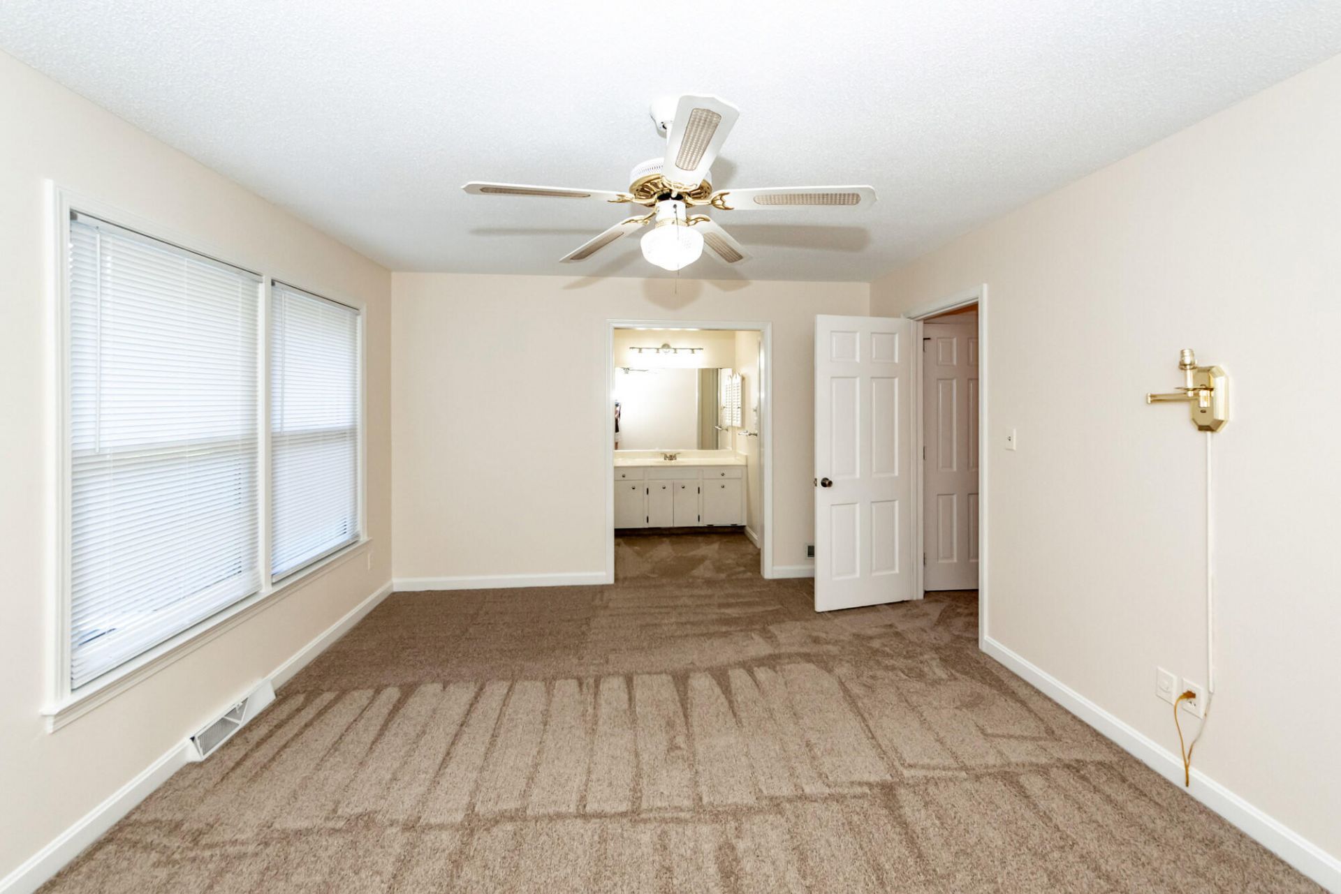 5813 E Lakeside Drive Photo 14