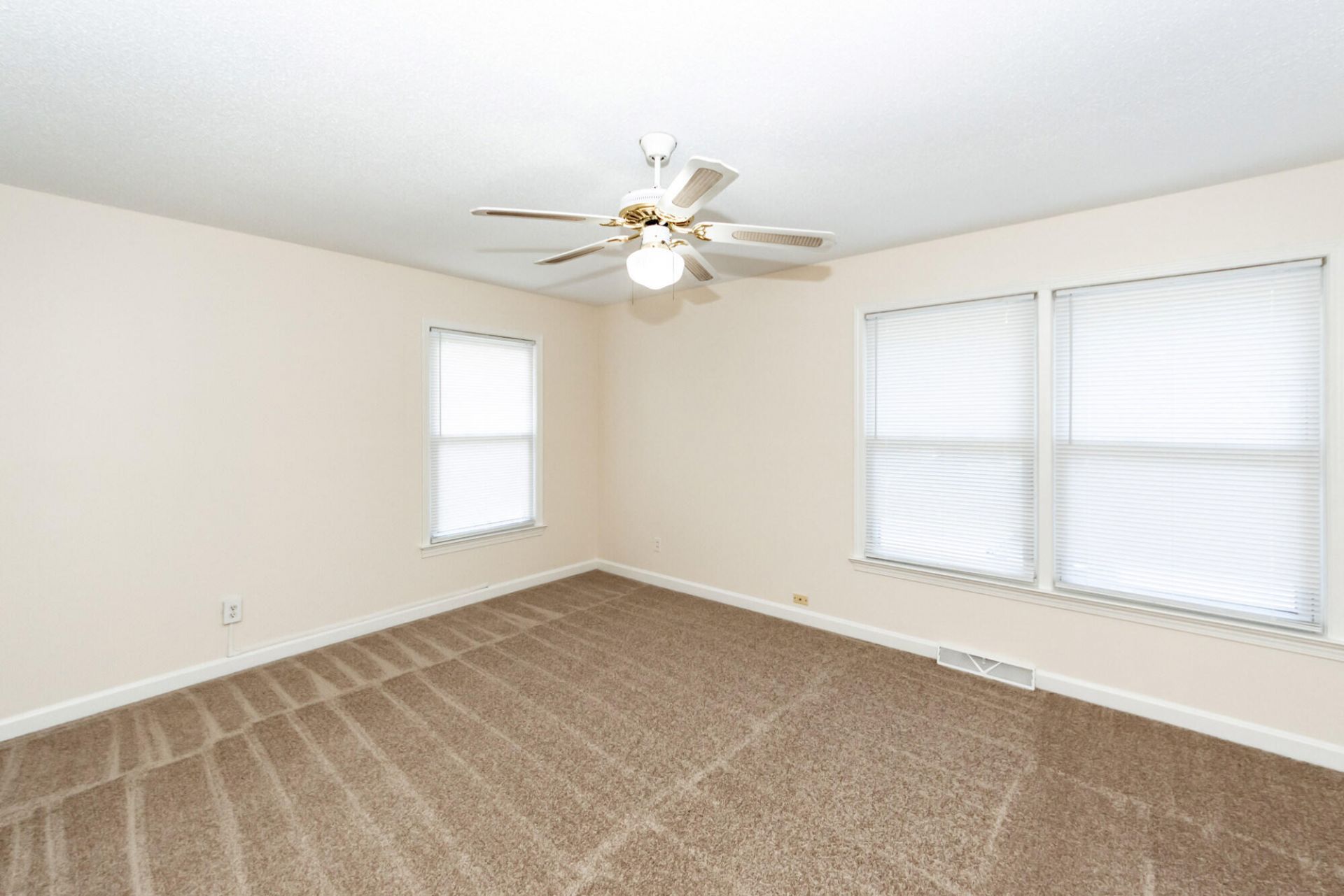 5813 E Lakeside Drive Photo 33