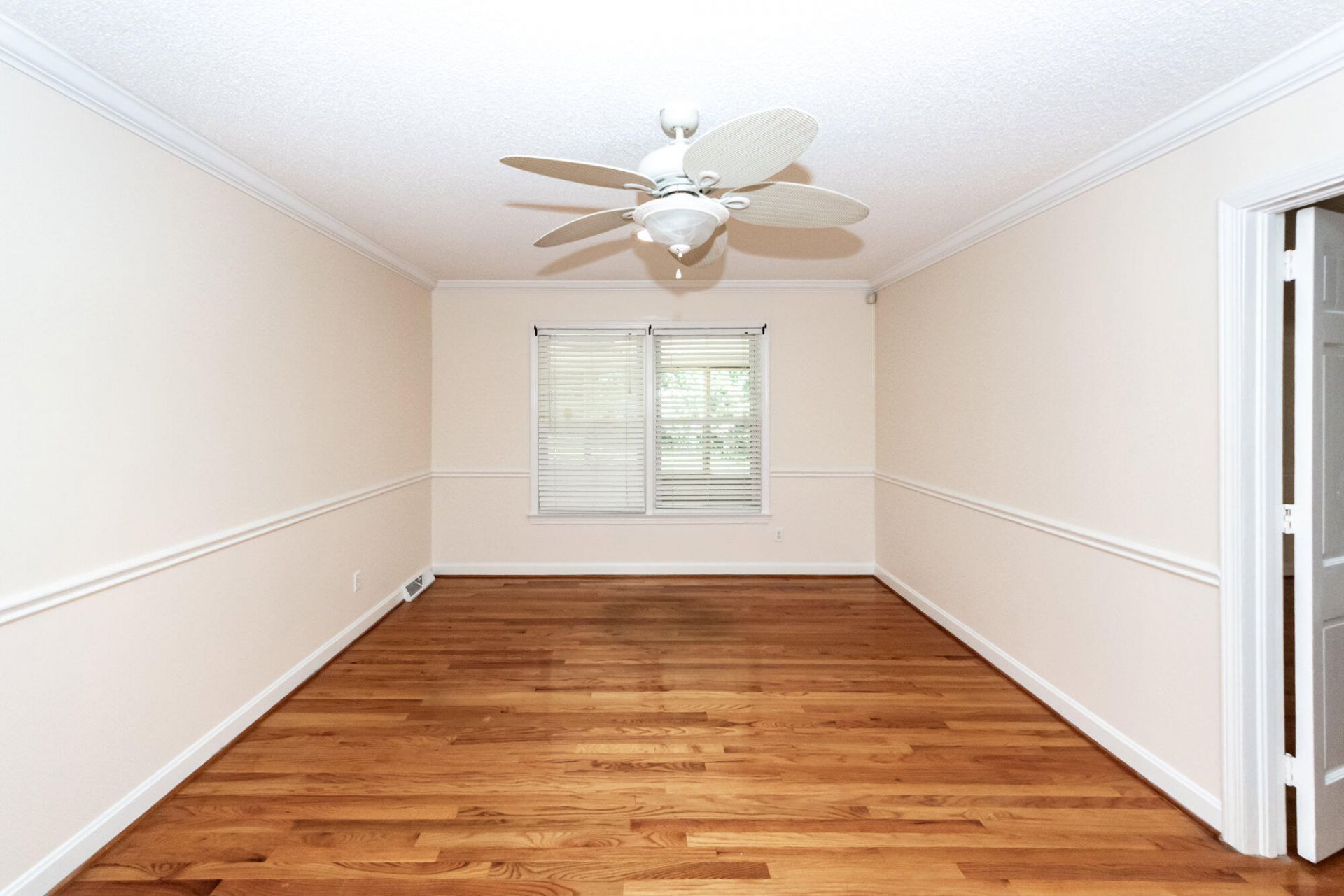 5813 E Lakeside Drive Photo 4
