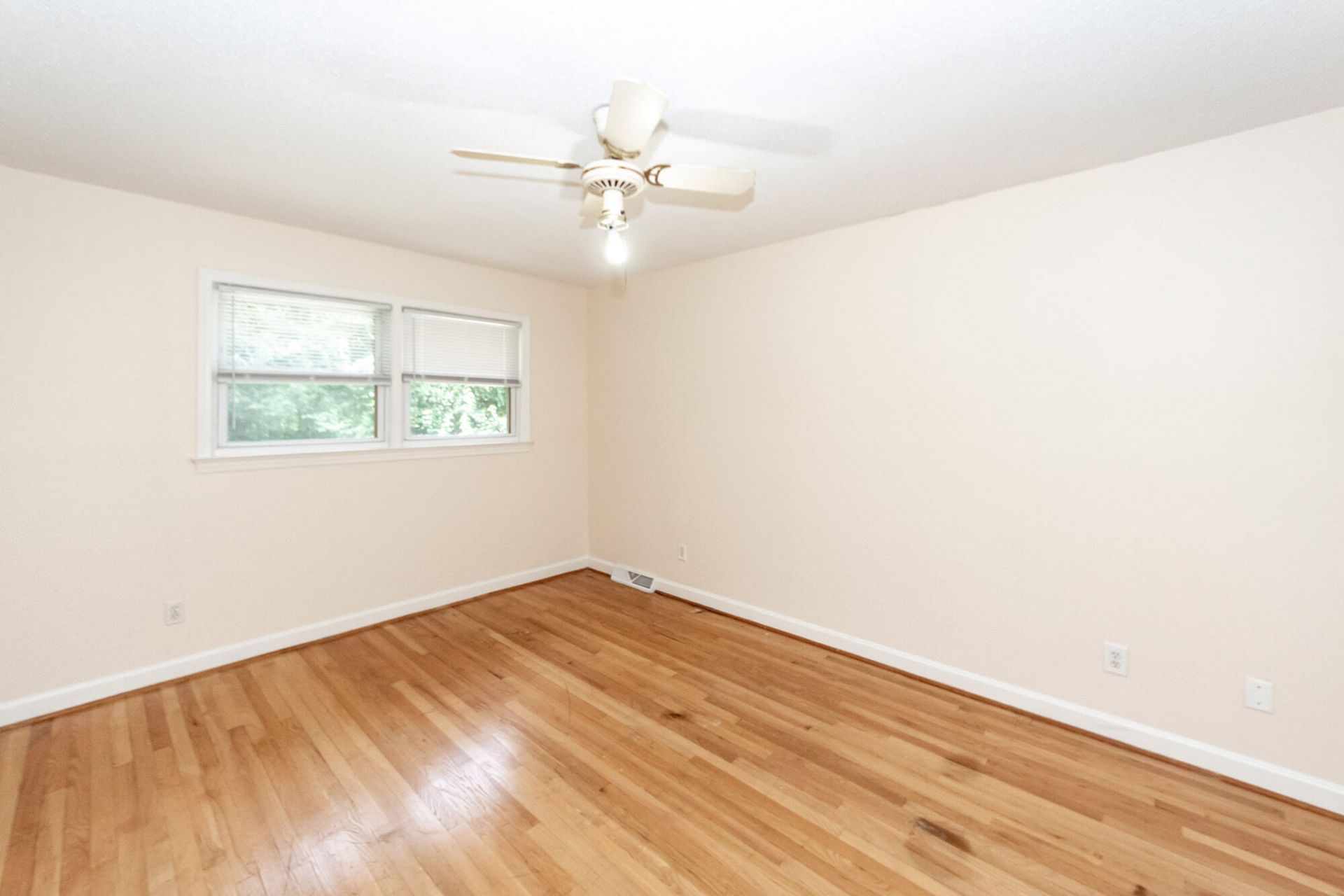 5813 E Lakeside Drive Photo 6