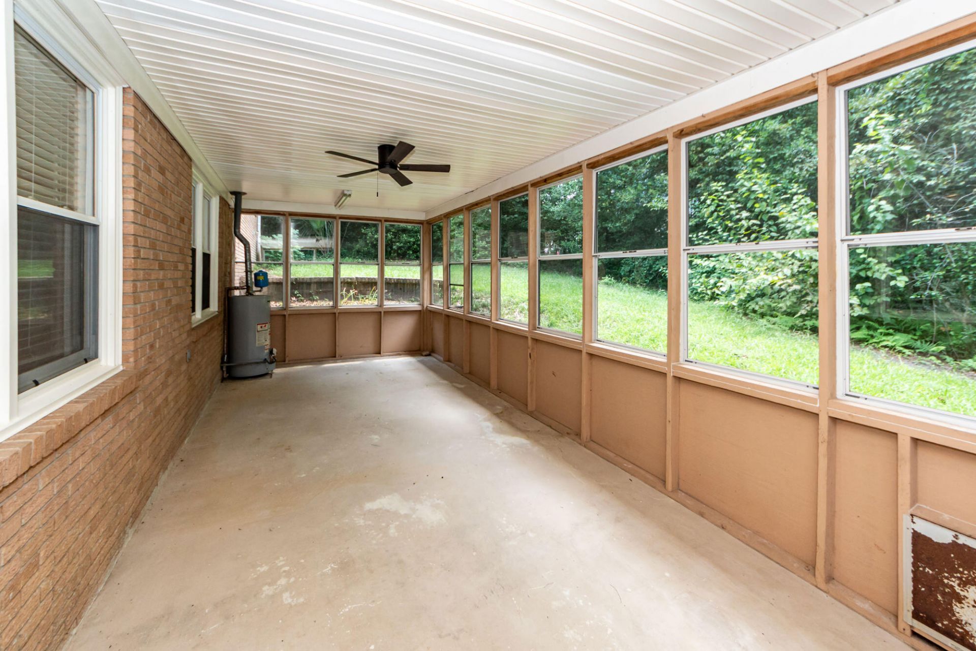 5813 E Lakeside Drive Photo 8