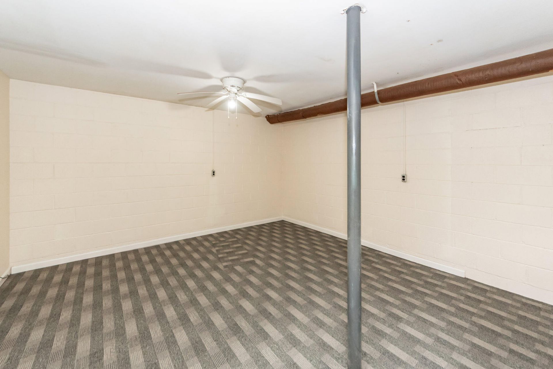 5813 E Lakeside Drive Photo 9