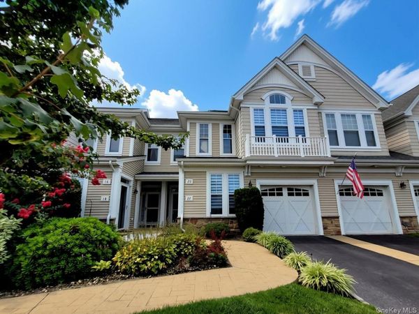 20 Sonata Court , Lake Grove, NY 11755