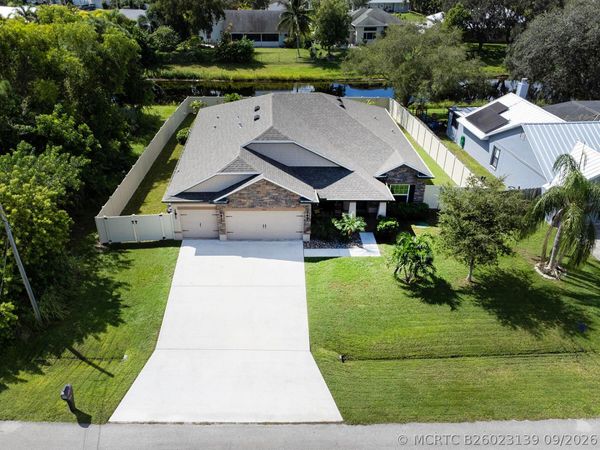 1662 SE North Blackwell Drive, Port St Lucie, FL 34952