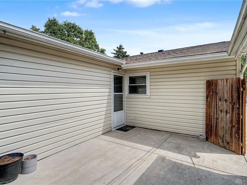 206 Ridgebury Drive, Xenia, OH 45385 Photo 3