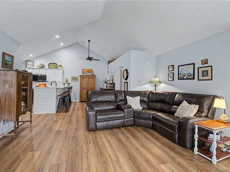 2061 Wentworth Village Drive, Bellbrook, OH 45305 Photo 14