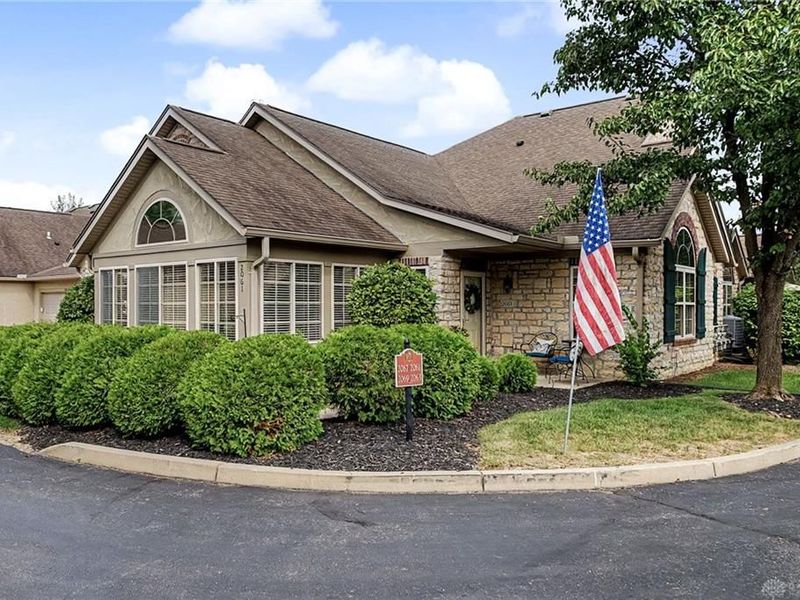 2061 Wentworth Village Drive, Bellbrook, OH 45305 Photo 4