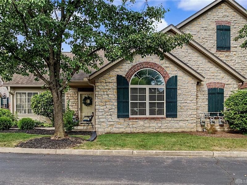 2061 Wentworth Village Drive, Bellbrook, OH 45305 Photo 5