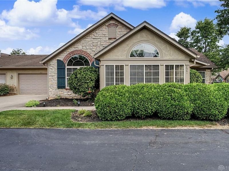 2061 Wentworth Village Drive, Bellbrook, OH 45305 Photo 6