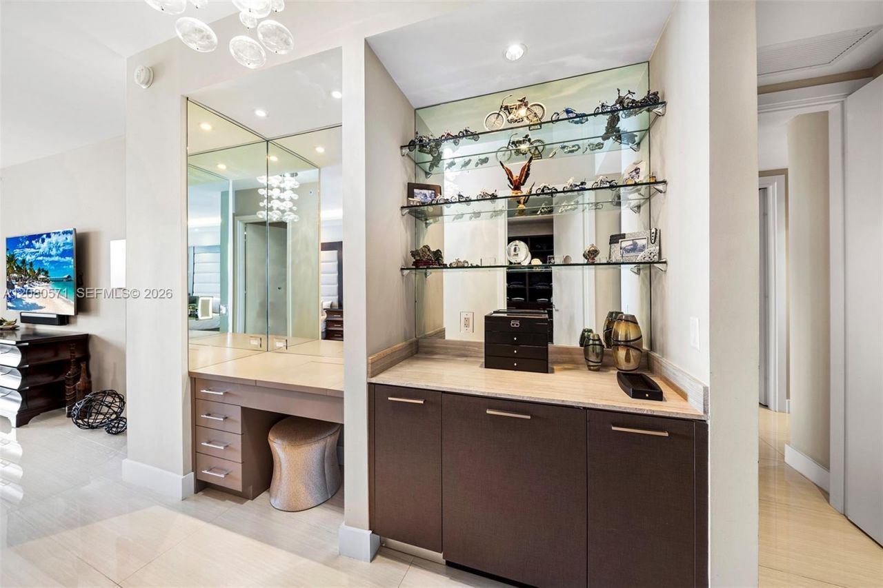 3300 NE 188th St, Unit 312, Aventura, FL 33180 Photo