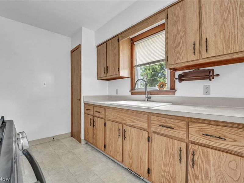 20301 Trebec Avenue, Euclid, OH 44119 Photo 10