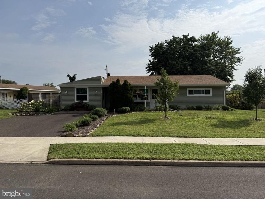 129 Dogwood Drive, Levittown, PA 19055 Main Photo