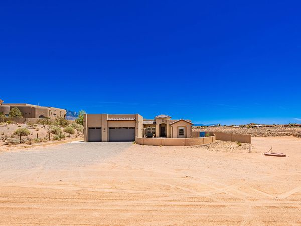 5900 Lilac Place NE, Rio Rancho, NM 87144