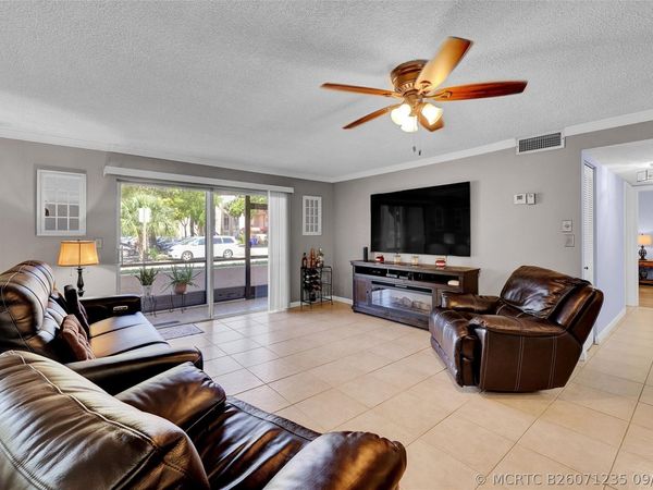 8260 SW 24th Street E, Unit 6112, North Lauderdale, FL 33068