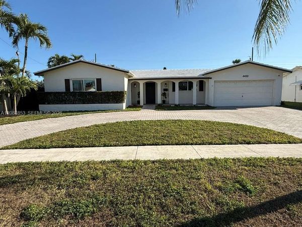 4450 NW 9th St , Coconut Creek, FL 33066