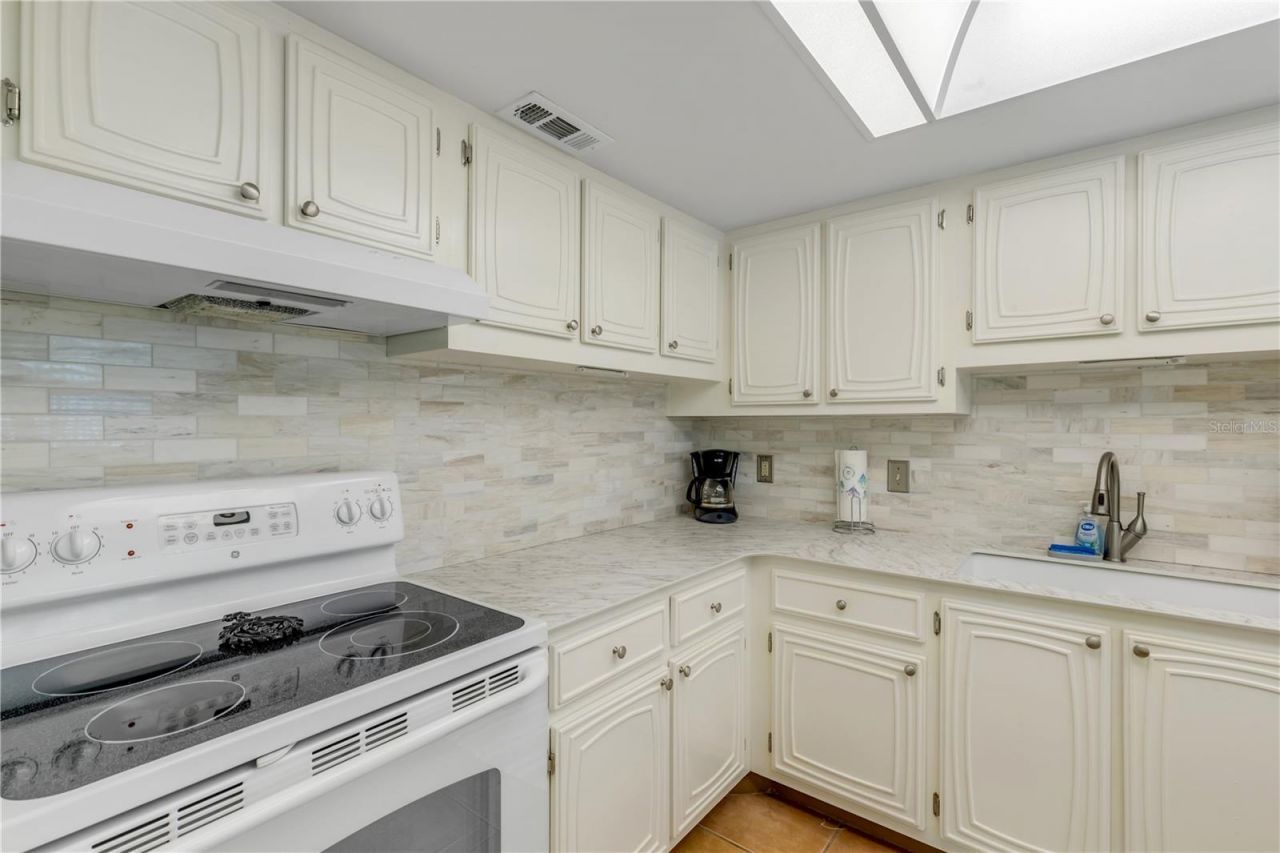 325 N Causeway, Unit D304, New Smyrna Beach, FL 32169 Photo