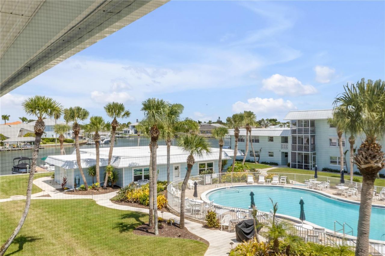 325 N Causeway, Unit D304, New Smyrna Beach, FL 32169 Photo