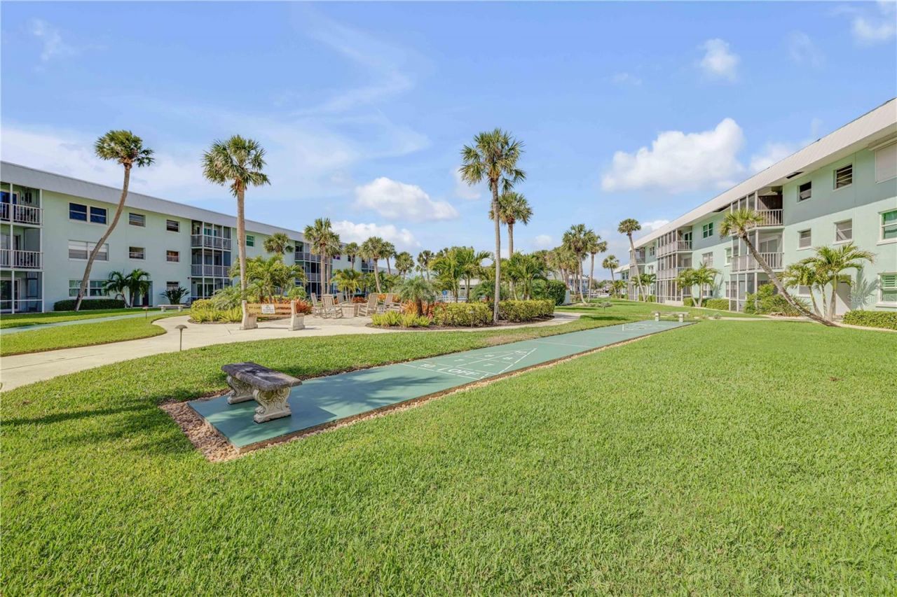 325 N Causeway, Unit D304, New Smyrna Beach, FL 32169 Photo