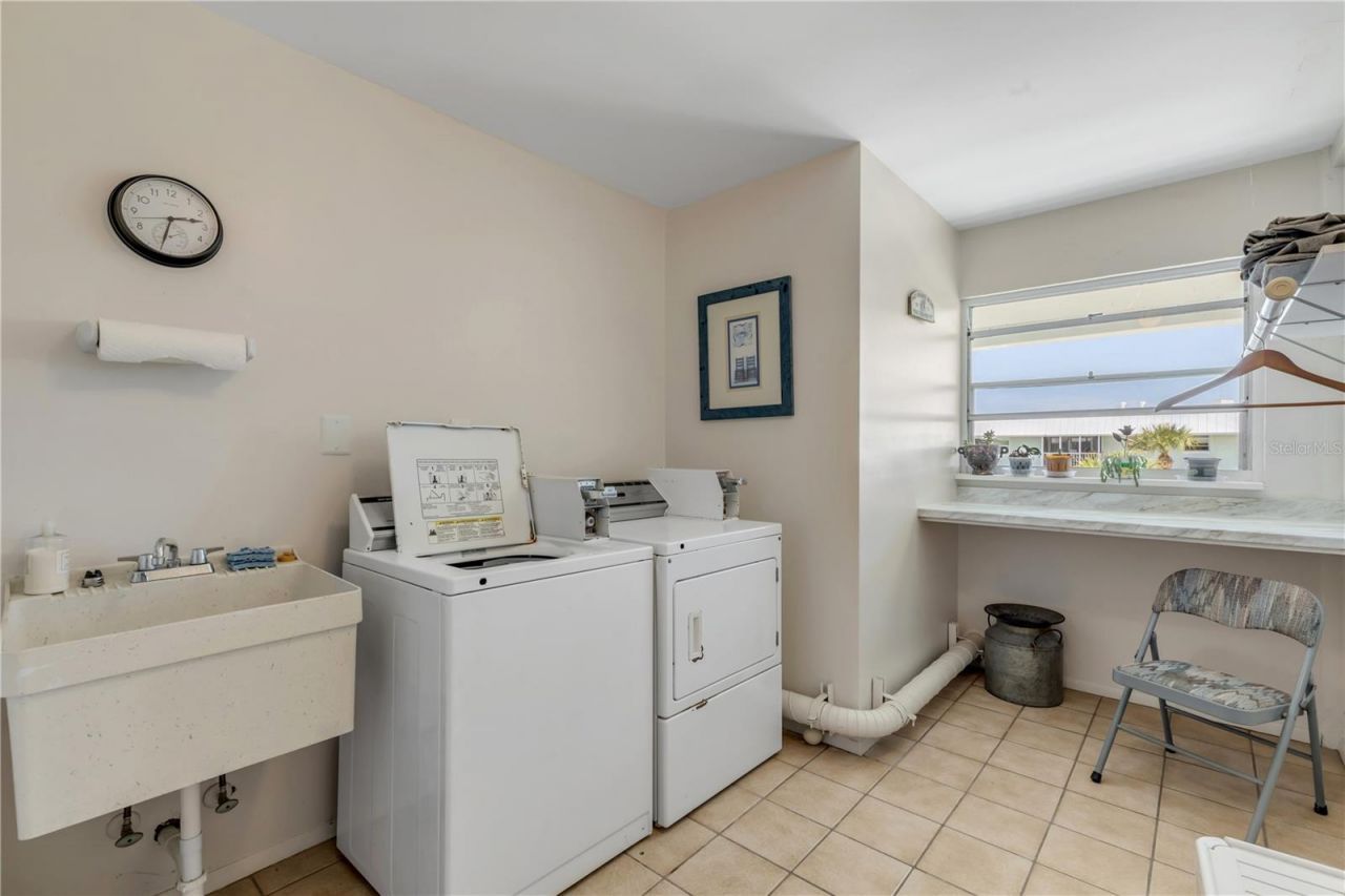 325 N Causeway, Unit D304, New Smyrna Beach, FL 32169 Photo