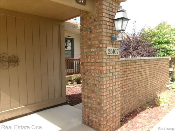 25107 Hamilton Court , Unit 4, South Lyon, Mi 48178