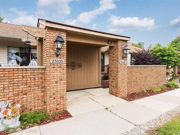 25107 Hamilton Court, Unit 4, South Lyon, Mi 48178