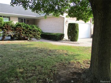 42108 E Edward Drive , Clinton Township, Mi 48038