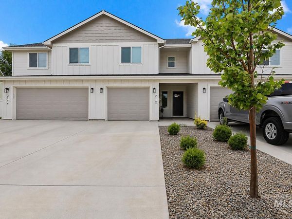 212 3rd St, Fruitland, ID 83619
