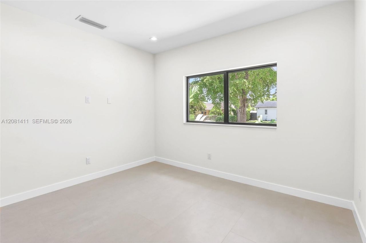 6853 S Waterway Dr , Miami, FL 33155 Photo