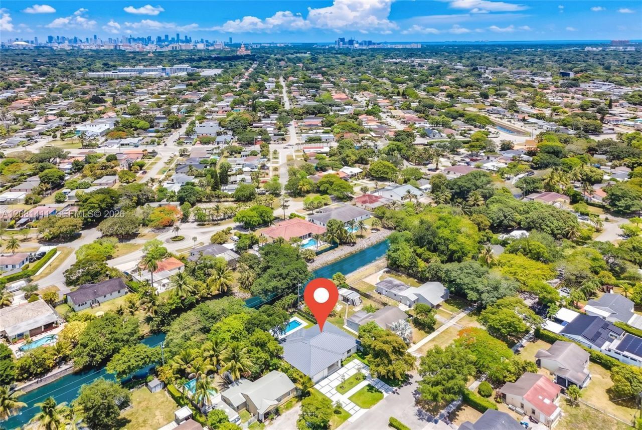 6853 S Waterway Dr , Miami, FL 33155 Photo