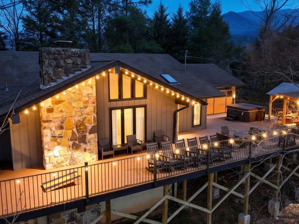 428 Moody Dr , Gatlinburg, TN 37738