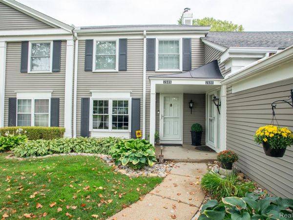 2689 Williamsburg Circle, Auburn Hills, Mi 48326
