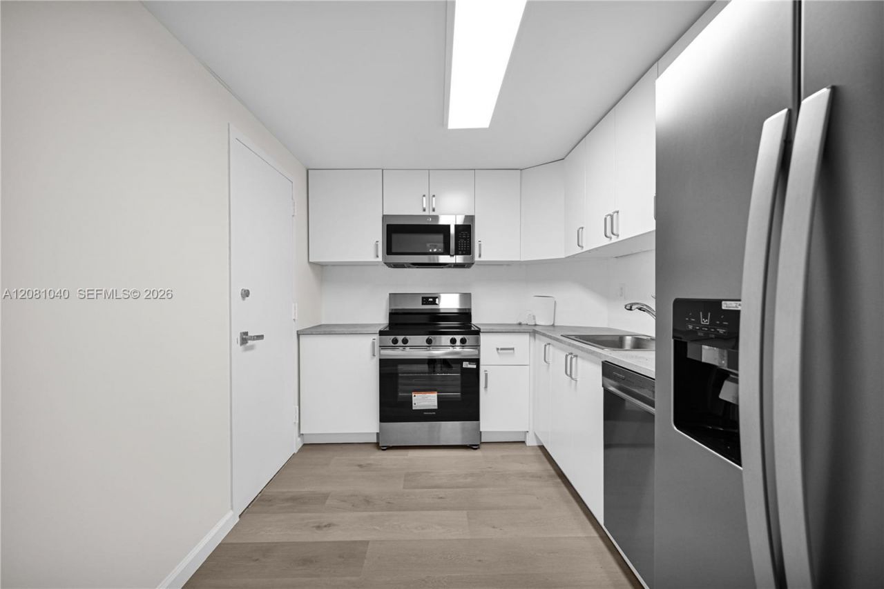 300 Bayview Dr , Unit 211, Sunny Isles Beach, FL 33160 Photo