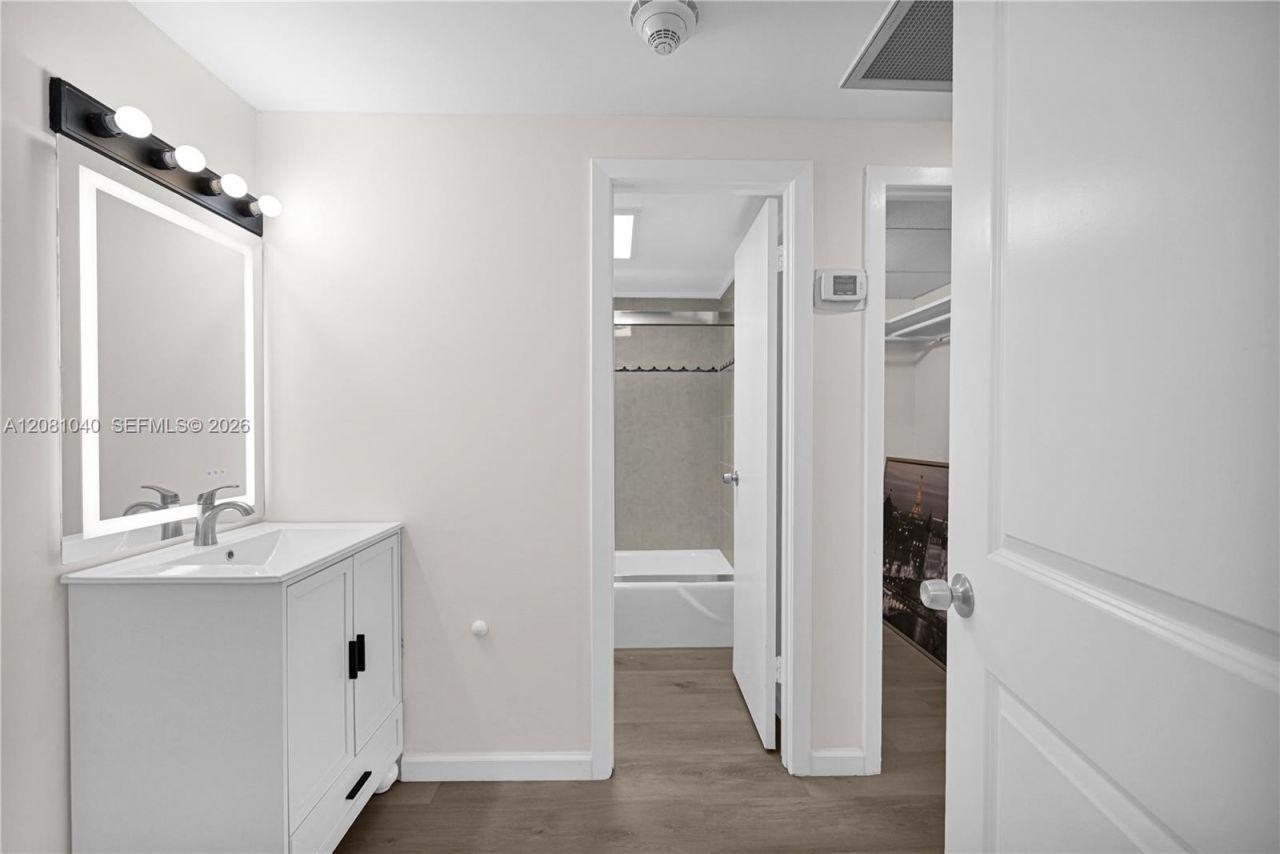 300 Bayview Dr , Unit 211, Sunny Isles Beach, FL 33160 Photo
