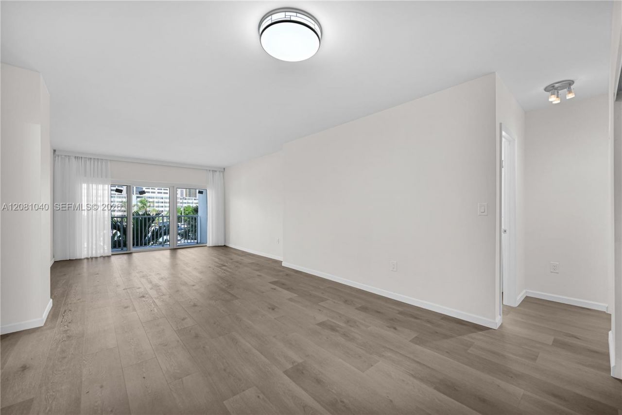 300 Bayview Dr , Unit 211, Sunny Isles Beach, FL 33160 Photo